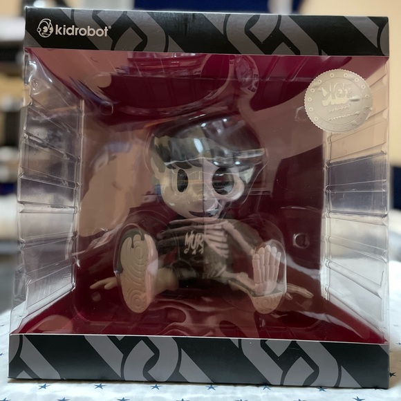 Kidrobot x Murda Beatz 8” Grayscale Figure - Picture 3 of 5
